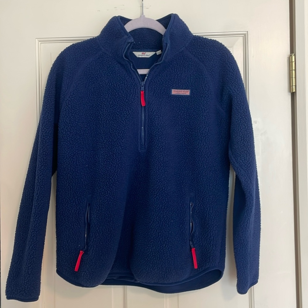 Vineyard vines women’s supershep navy blue fuzzy pullover with red zipper (xs)
